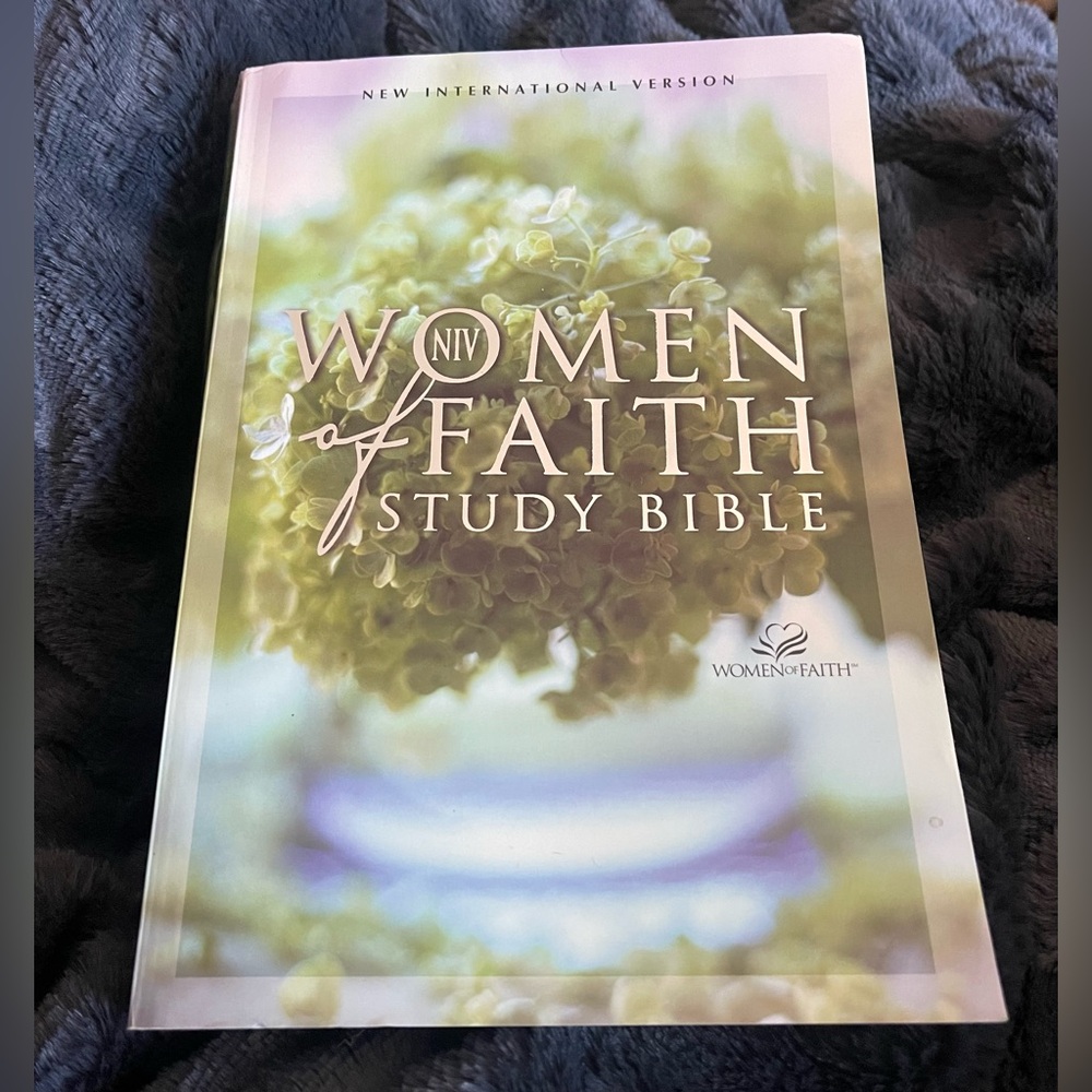 Women of Faith Study Bible Book New International Version Zondervan Church God